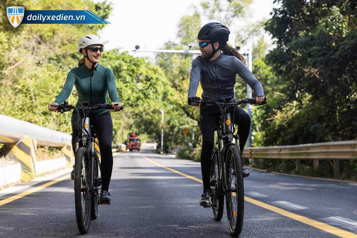 Đi xe đạp điện có phải đội mũ bảo hiểm không 
