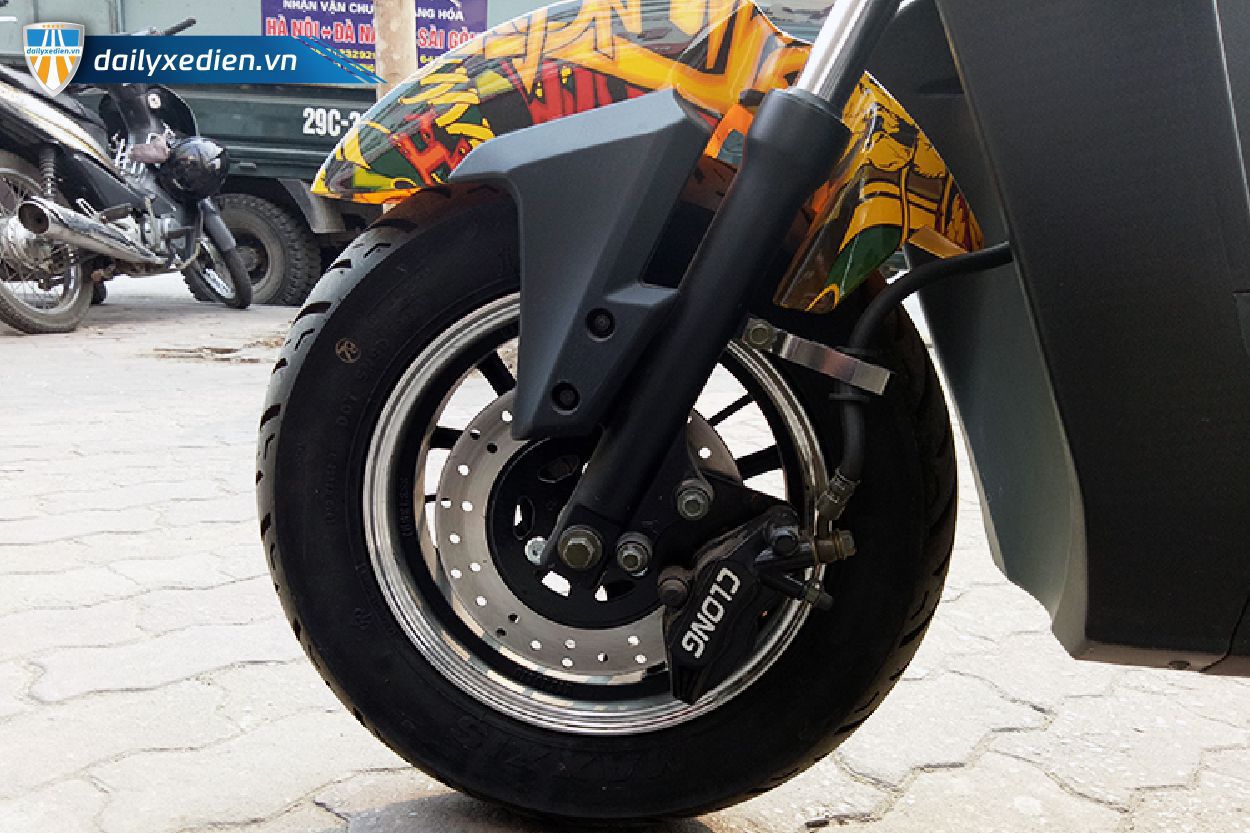 SUZIKA Zoomer 3D 2018 chitiet 01 07 - Xe máy điện Suzika Zoomer 3D 2018