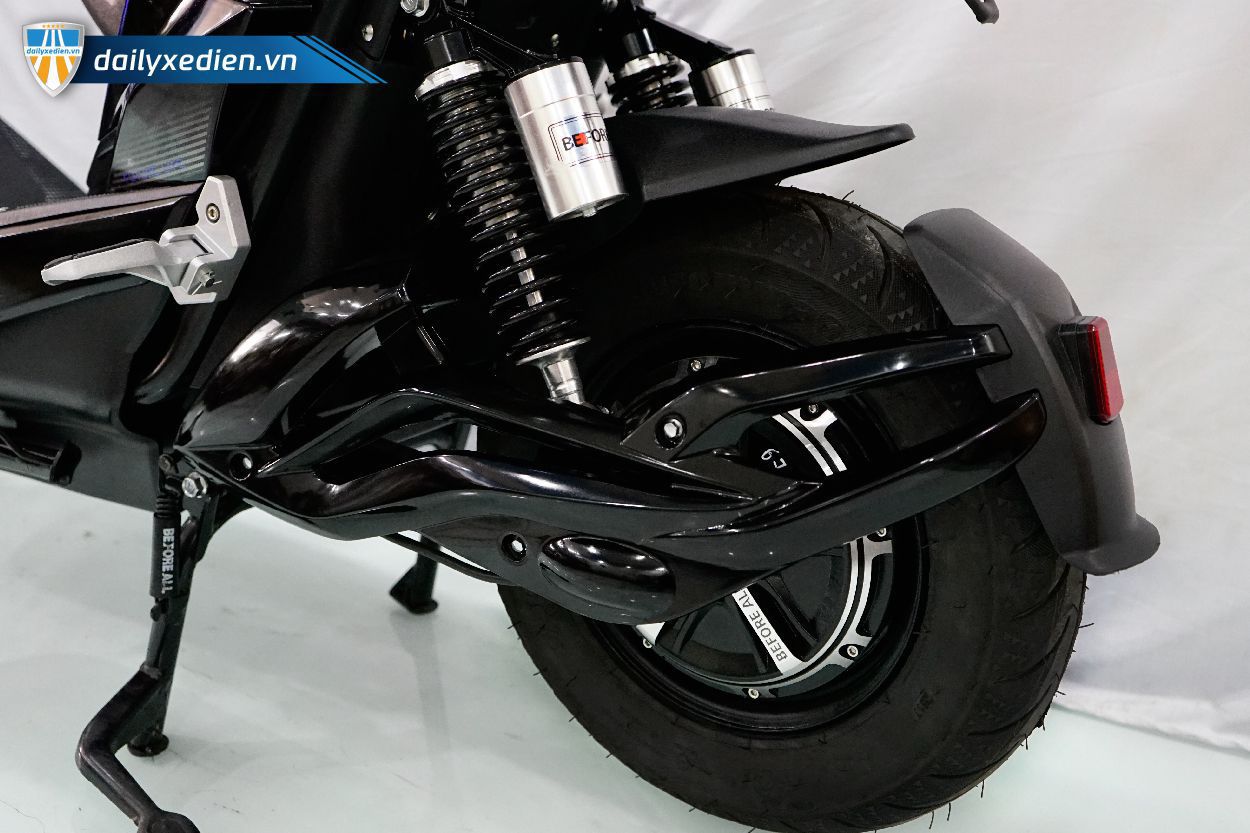 JEEK BAT maketchitiet 01 09 - Xe máy điện Suzika Aima Jeek Plus
