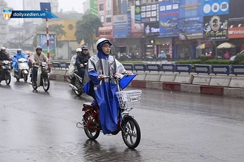 xe đạp điện đi mưa có sao không