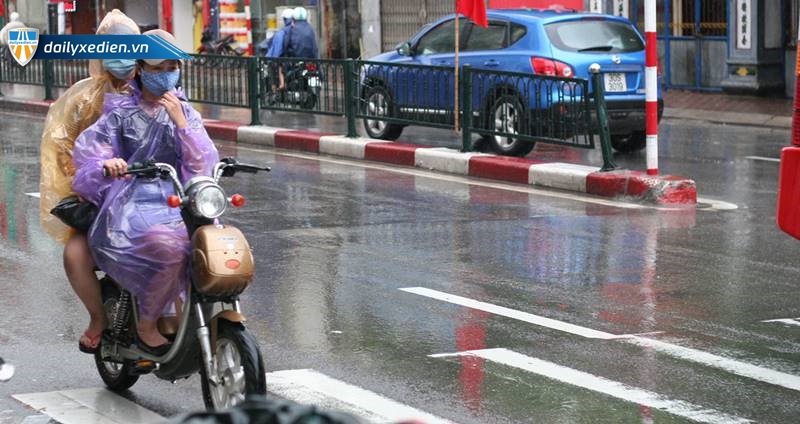 Xe đạp điện bị dính nước mưa có sao không