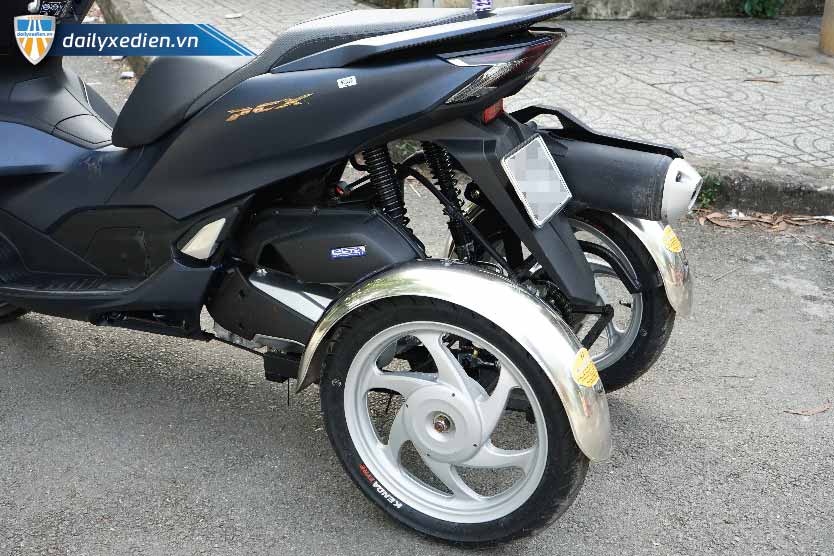 Custom three-wheeler