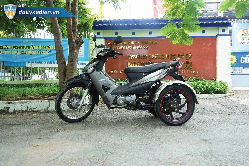 Motorcycle for disabled riders