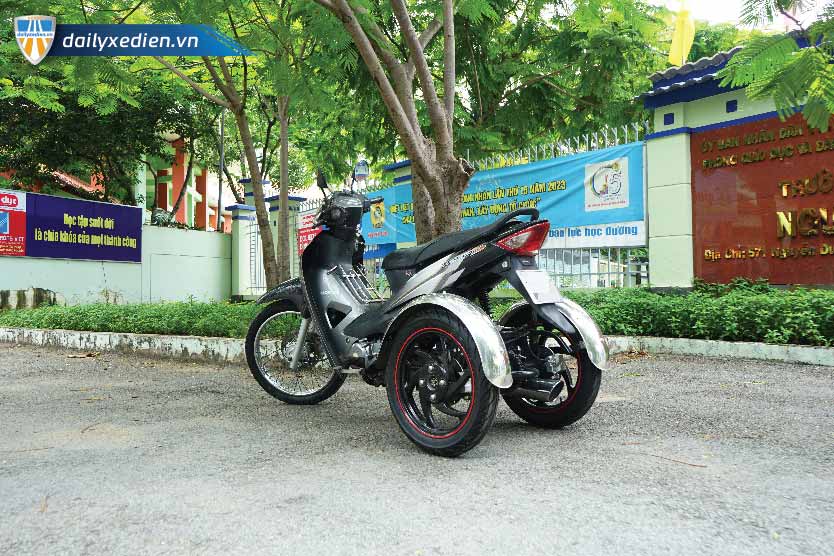 Wave S three-wheeler 