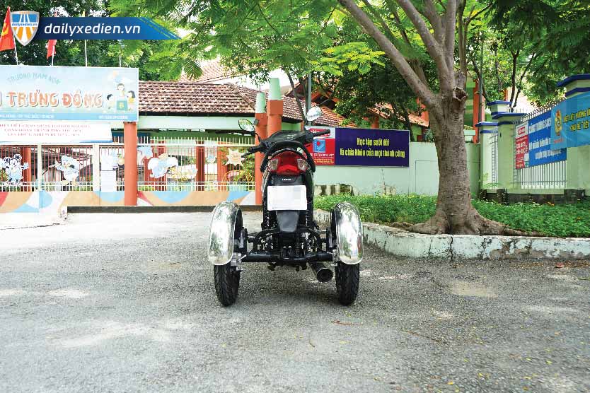Three-wheeler for disabled people