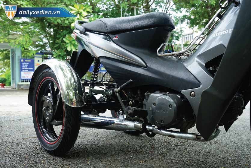 Wave S three-wheeler for disabled riders