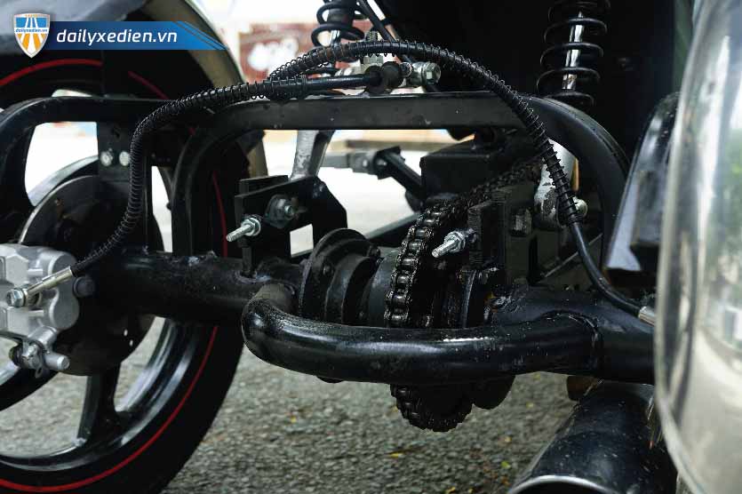Three-wheeler for disabled riders