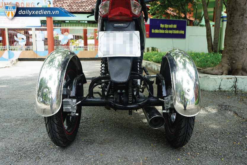 Three-wheeler customized for disabled riders
