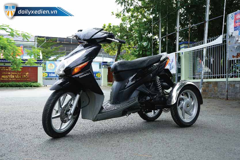 3-wheel petrol scooter