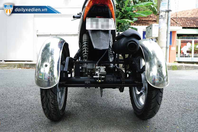 Three-wheel differential system