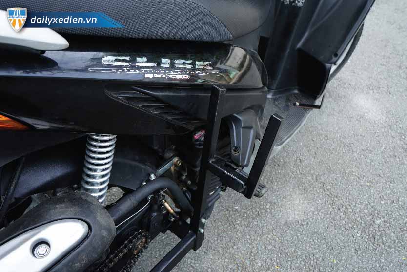 3-wheel scooter crutch holder